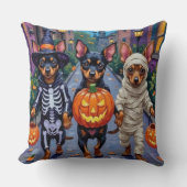 Affenpinscher Dogs Trick-or-Treating in Halloween クッション (正面)