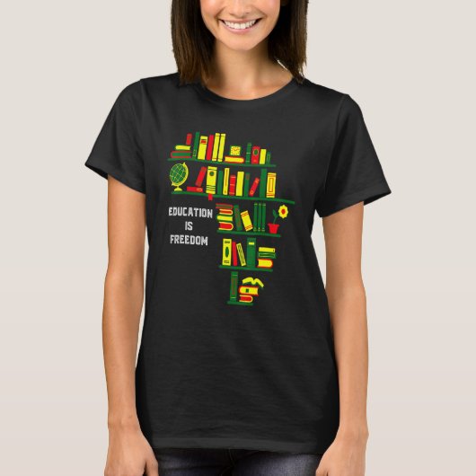 Africa Education Is Freedom Library Book Lover Bla Tシャツ (正面)