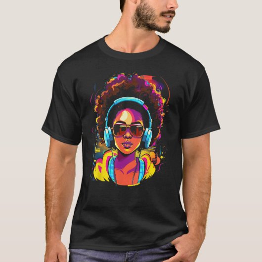 African American Woman Black Girl With Headphones  Tシャツ (正面)