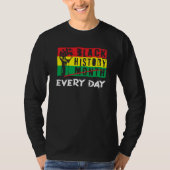 African Flag Clenched Fist Black History Month Tシャツ (正面)