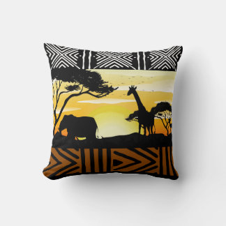 African Safari Scene Throw Pillow クッション