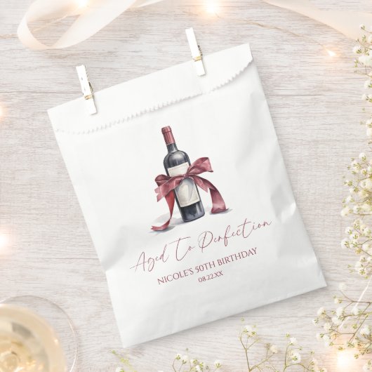 Aged To Perfection Red Wine Bow Birthday Party フェイバーバッグ (クリップ留めされた状態)