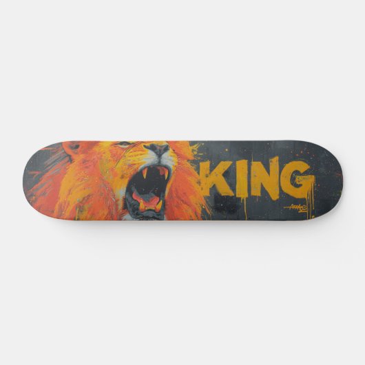 Aggressive Lion Roar Graffiti Mural with King Text スケートボード (横)