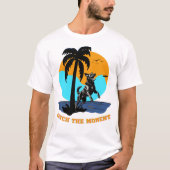 Agility Summer Vibes: Retro Sunset Jumping Dog Ar Tシャツ (正面)