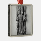 Agniの二重頭のイメージを描写するレリーフ、浮き彫り メタルオーナメント (右)