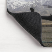 AH-64Aアパッチが離陸する マウスパッド (コーナー)