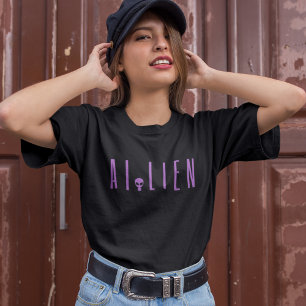AIのマッシュアップとエイリアンミニマルとユーモアのある Tシャツ