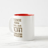 AI Since 1800s – MOM All-Knowing Investigator  ツートーンマグカップ (正面左)