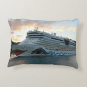 AIDAluna Cruise Ship in Road Town on Tortola アクセントクッション (裏面)