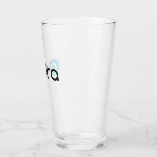 Airaの黒くおよび青のカスタム タンブラーグラス (左)