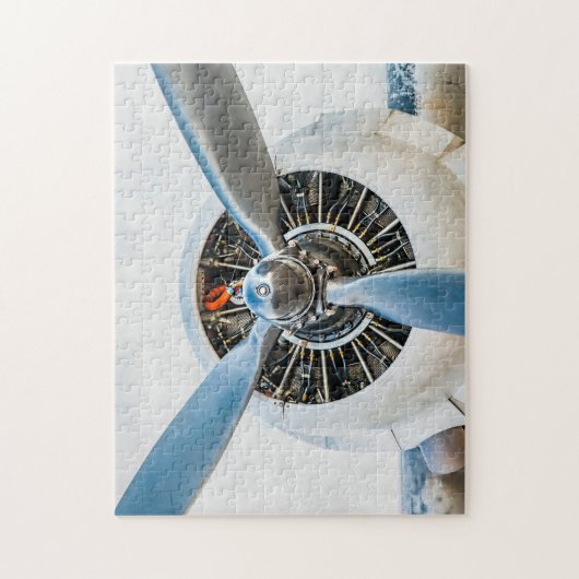Aircraft Engine And Blue Propeller ジグソーパズル (縦)
