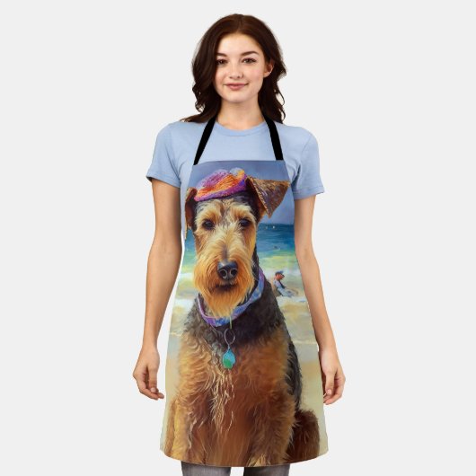 Airedaleオンビーチ、愛犬家のための夏の贈り物 エプロン (着用した状態)