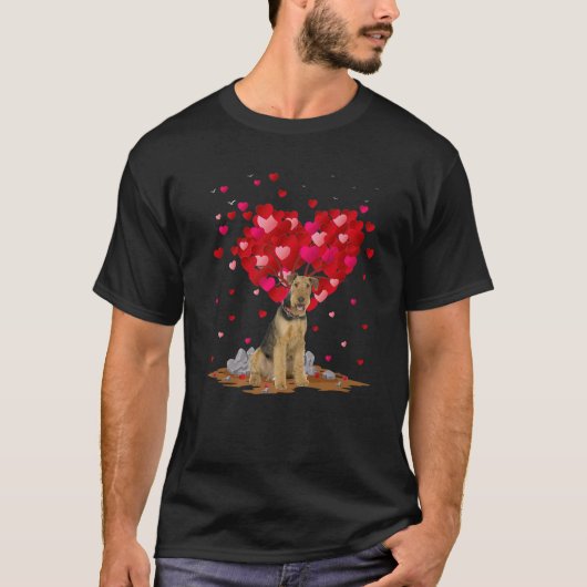 Airedale犬の恋人のハートシェイプAiredaleバレンタイン Tシャツ (正面)