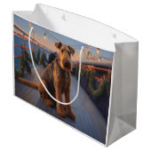 Airedale Christmas Cruise: Pawsome Holiday Delight ラージペーパーバッグ (裏面アングル)