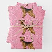 Airedale Terrierかわいい犬の愛とピンクのハート ラッピングペーパーシート (インサイチュ)