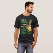 Airedale Terrierキス私はアイリッシュか飲Whaか Tシャツ (正面フル)