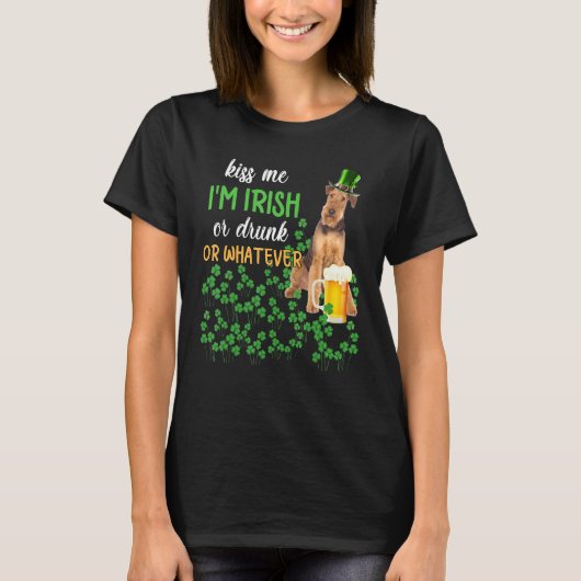 Airedale Terrierキス私はアイリッシュか飲Whaか Tシャツ (正面)