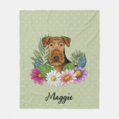Airedale Terrier犬カラフルの花と名前 フリースブランケット (正面)