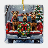 Airedale Terrier Christmas Red Truck Holiday セラミックオーナメント (正面)