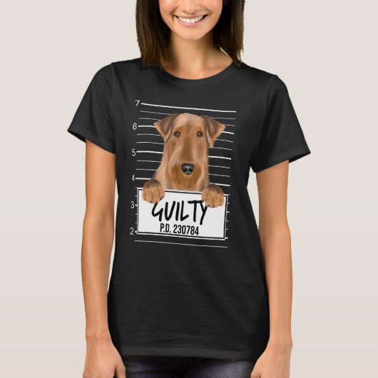 Airedale Terrier Mugshot有罪の犬 Tシャツ (正面)