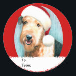 Airedale Terrier Santa Christmas Gift Tags ラウンドシール<br><div class="desc">Happy Airedale Terrierはサンタハットを着て救済お祝休みの準備ができている – Aire SantaはAirey Christmasと言う！Tシャツ、スウェットシャツ、カップ、マグカップ、グリーティングカードに加え、衣服やディスプレイに追加のアイテムで彼を見つける。</div>