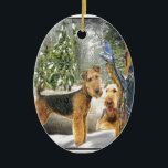 Airedale Terrier Winter Dayのギフト セラミックオーナメント<br><div class="desc">冬の日にAiredale Terrier Petsは、テリア犬素晴らしの品種に情熱を持つ誰かに贈り物をする….マグカップ、カード、アパレル、チェックアウトするギフトアイディアの多く。</div>
