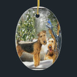 Airedale Terrier Winter Dayのギフト セラミックオーナメント<br><div class="desc">冬の日にAiredale Terrier Petsは、テリア犬素晴らしの品種に情熱を持つ誰かに贈り物をする….マグカップ、カード、アパレル、チェックアウトするギフトアイディアの多く。</div>