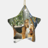 Airedale Terrier Winter Dayのギフト セラミックオーナメント (右)