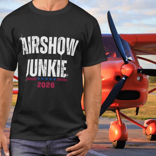 「AIRSHOW JUNKIE」タイポグラフィ、航空カスタム年 Tシャツ