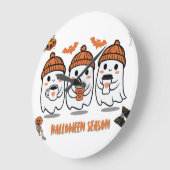 aison Halloween – fantômes café mignons ラージ壁時計 (傾斜)