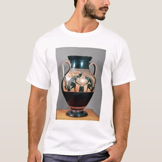 Ajaxおよびアキレスを描写する黒姿のアンフォラ Tシャツ (正面)