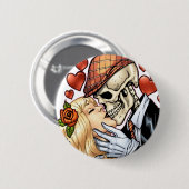 Alリオによるハートそしてバラを持つスカルのキス 缶バッジ (正面&裏面)