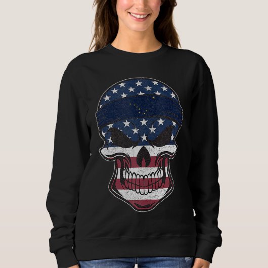 Alaska American Flag Skull  State Flag Alaska Root スウェットシャツ (正面)