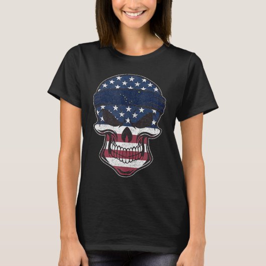Alaska American Flag Skull  State Flag Alaska Root Tシャツ (正面)