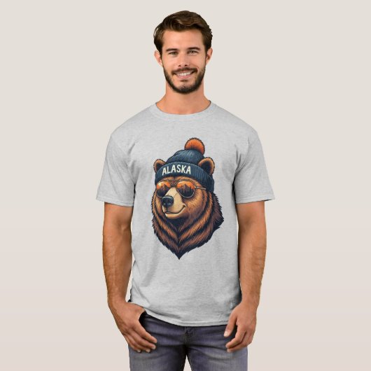Alaska Bear with Beanie Tシャツ (正面フル)