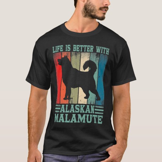 Alaska Malamute Dog  With An Alaskan Malamute Tシャツ (正面)