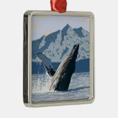 AlaskaHumpbackのクジラのヴィンテージ旅行ポスター メタルオーナメント (右)