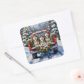 Alaskan Malamute Christmas Red Truck Holiday スクエアシール (封筒)
