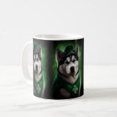 Alaskan Malamute dog in St. Patrick's Day Dress コーヒーマグカップ (正面左)