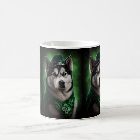 Alaskan Malamute dog in St. Patrick's Day Dress コーヒーマグカップ (中央)