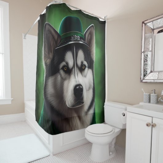Alaskan Malamute dog in St. Patrick's Day Dress シャワーカーテン (インサイチュ)