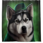 Alaskan Malamute dog in St. Patrick's Day Dress シャワーカーテン (正面)