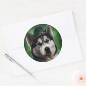 Alaskan Malamute dog in St. Patrick's Day Dress ラウンドシール (封筒)