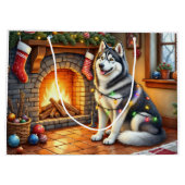 Alaskan Malamute Fireplace with Christmas Lights ラージペーパーバッグ (裏面)