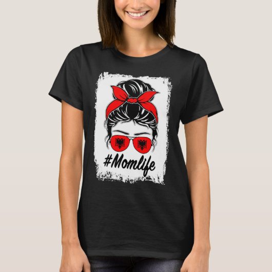 Albania Flag Albanian Mom Messy Bun Mom Life Tシャツ (正面)