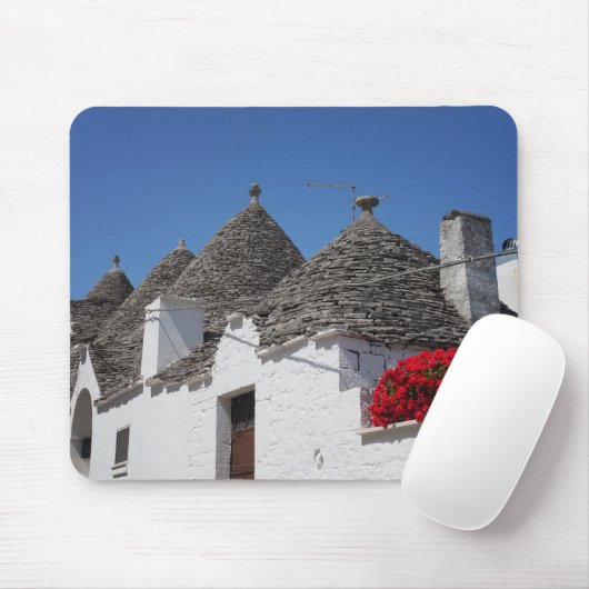Alberobelloのゼラニウムの花そしてtrulliの家 マウスパッド (マウス)