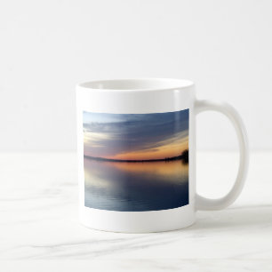 Alburghからの湖のChamplainの日没、VT コーヒーマグカップ