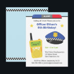 Alert Walkie Talkies Kids Police誕生日パーティー 招待状<br><div class="desc">警察のビーコンライト、黄色のワルキートキー、バッジ付きの警察帽子と誕生日パーティーの招待状。警察をテーマにしたパーティー。提供された文字テンプレートのパーティー詳細でパーソナライズ。</div>