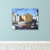 Alesund Norwayのボート キャンバスプリント (インサイチュ (ウッドフロア))