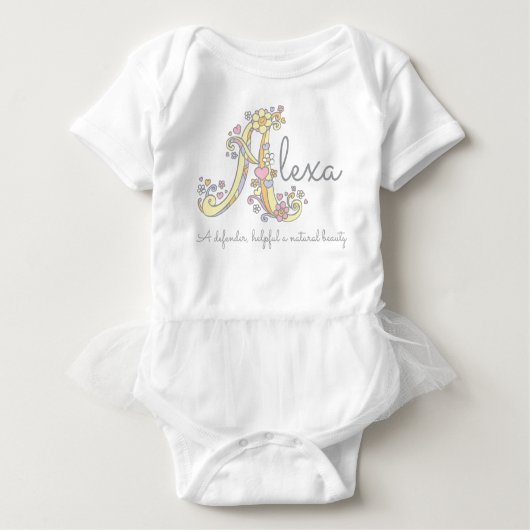 Alexaの女の子の一流の意味モノグラムのハート ベビーボディスーツ (正面)